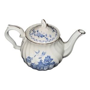 Vintage Japanese House of Blue Willow 1989 Teapot Decor / Robinson Design Group